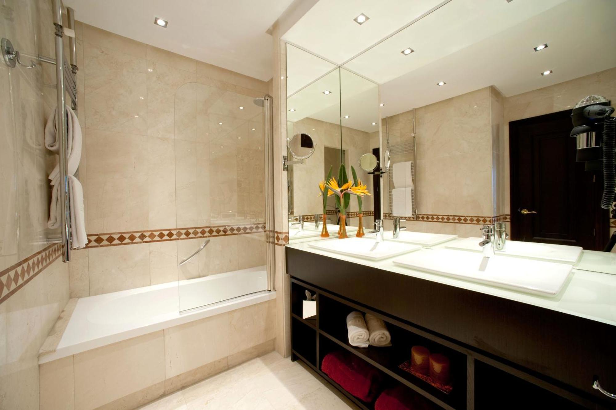 Deluxe Triple Room with partial Sea/Hill View,1207509838:JPEG